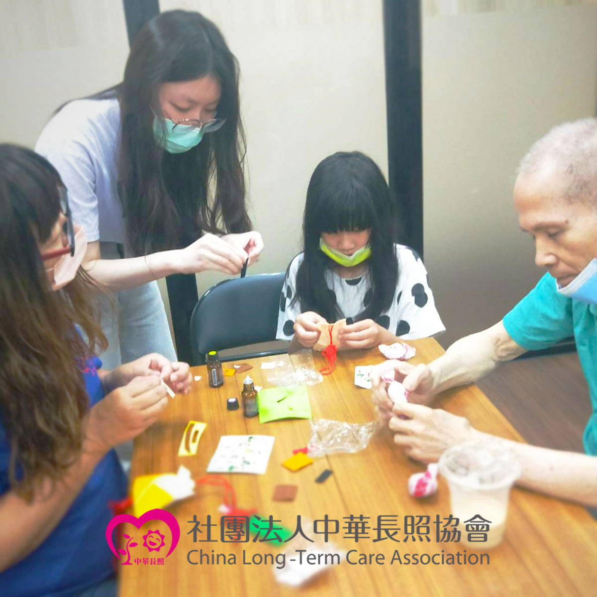 中華長照協會 關懷獨居失依老人照護計畫 獨居長輩不孤單 每逢佳節倍溫馨 服務花絮2