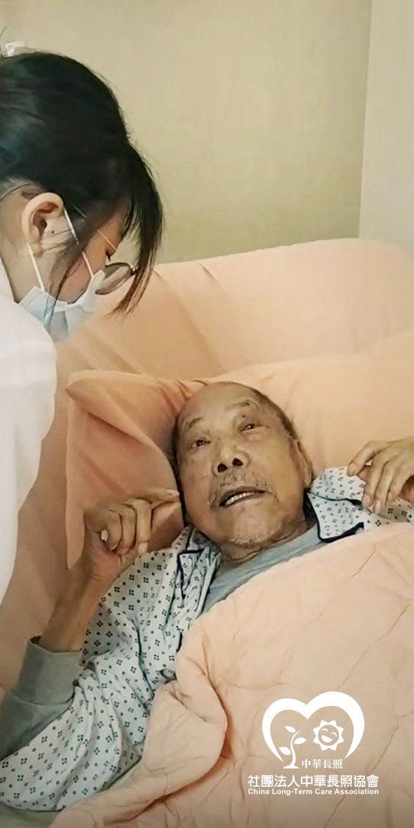 中華長照協會 關懷獨居失依老人照護計畫 春天氣候多變，注意身體健康 服務花絮1