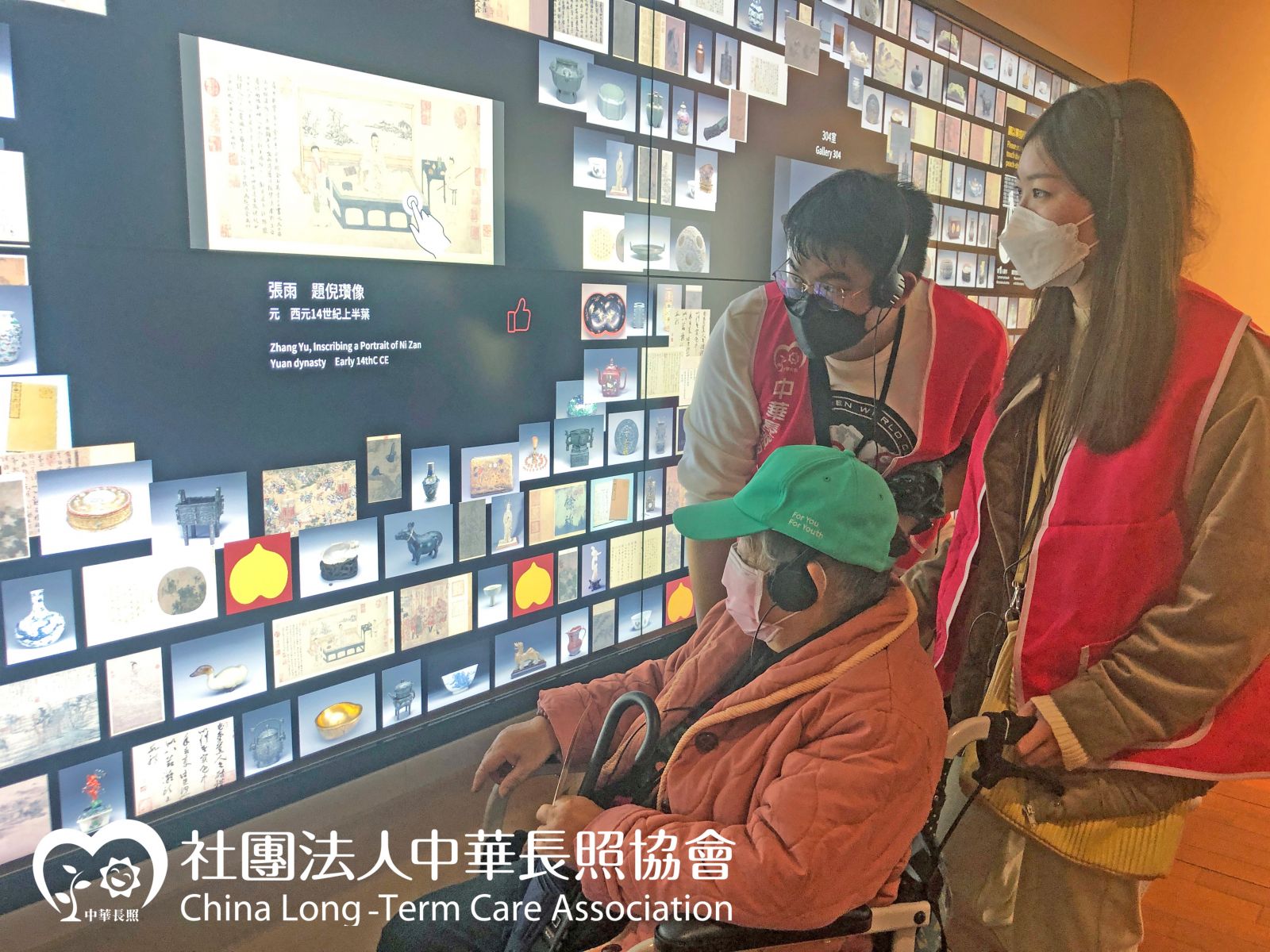 關懷獨居失依老人照護計畫 獨老出遊 雙層觀光巴士遊覽故宮 服務花絮2