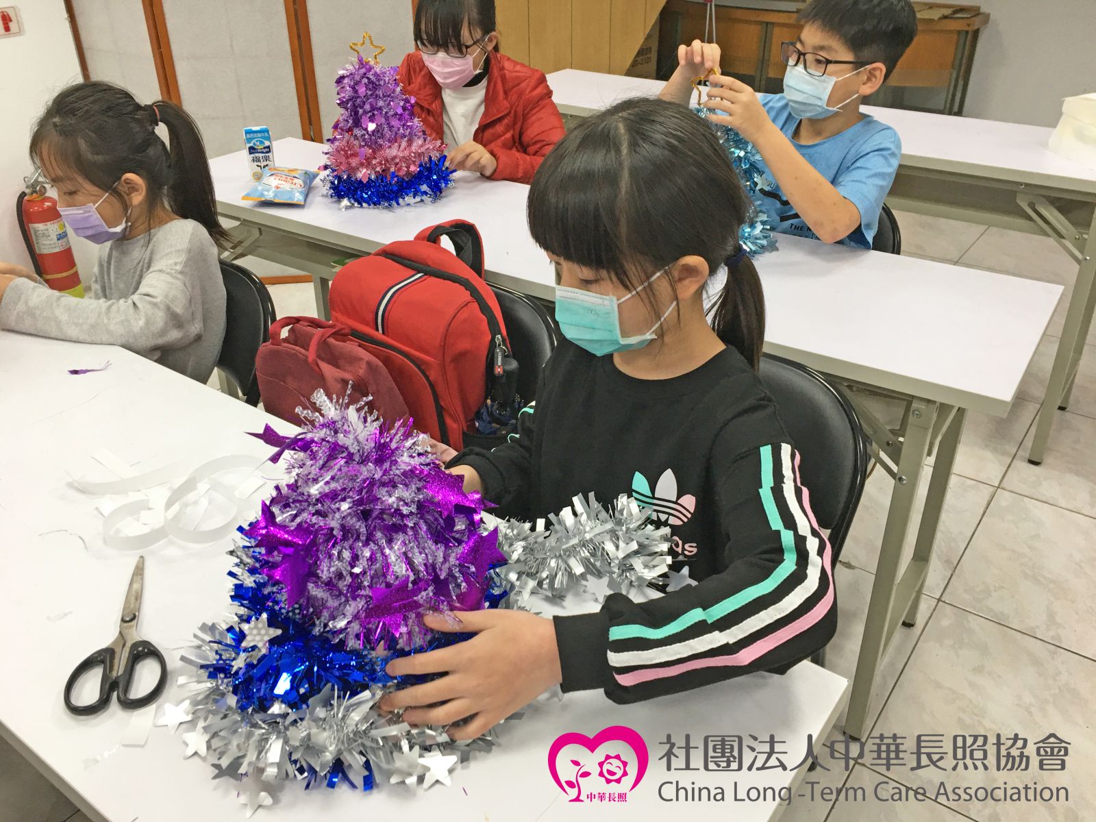 中華長照協會 當我們幼在一起 偏鄉弱勢兒童快樂陪伴公益計畫 陪伴弱勢兒童歡度聖誕節 服務花絮2